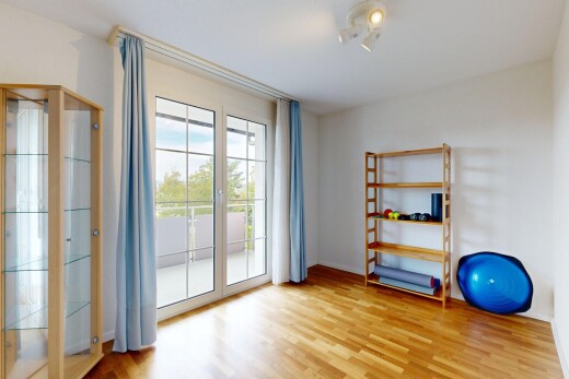 leerer raum mit gipskartonwand, drywall, holzfußboden, wood finish floor, und inside property