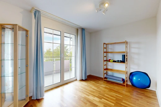 leerer raum mit gipskartonwand, drywall, holzfußboden, wood finish floor, und inside property