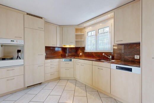 küche mit dark countertops, ofen, open shelves, offene regale, und light floor