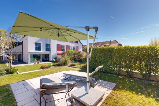terrasse avec terrasse, pelouse, from property, et day time