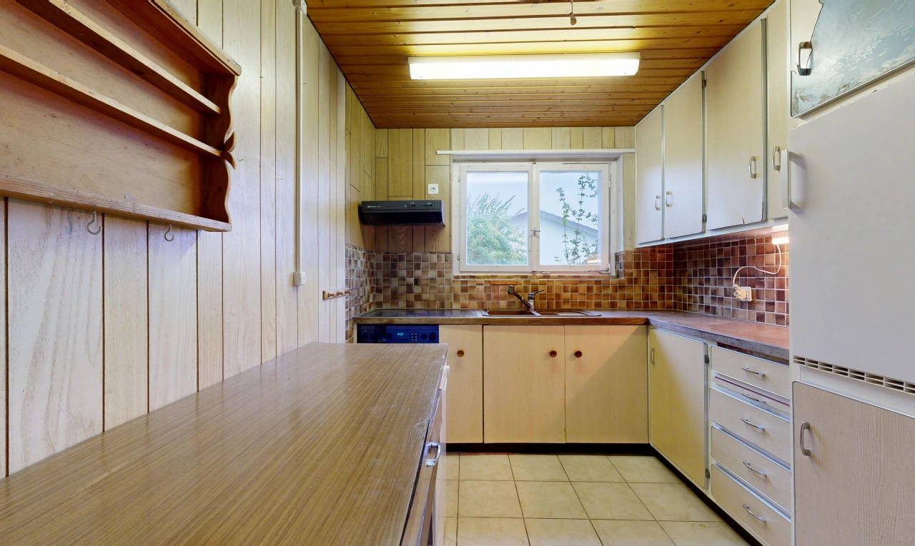küche mit light floor, holzwand, wood wall, küchenrückwand beim herd, und küchenrückwand beim Herd