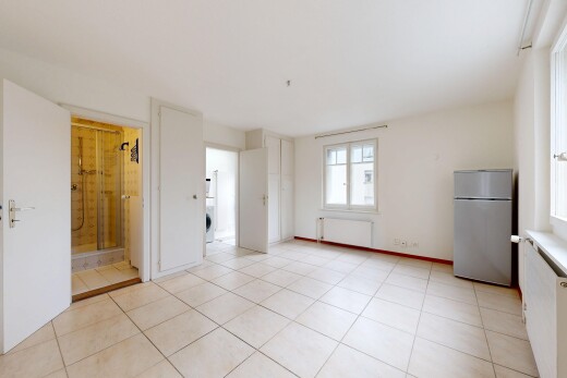 pièce vide avec drywall, cloison sèche, natural light, lumière naturelle, et inside property
