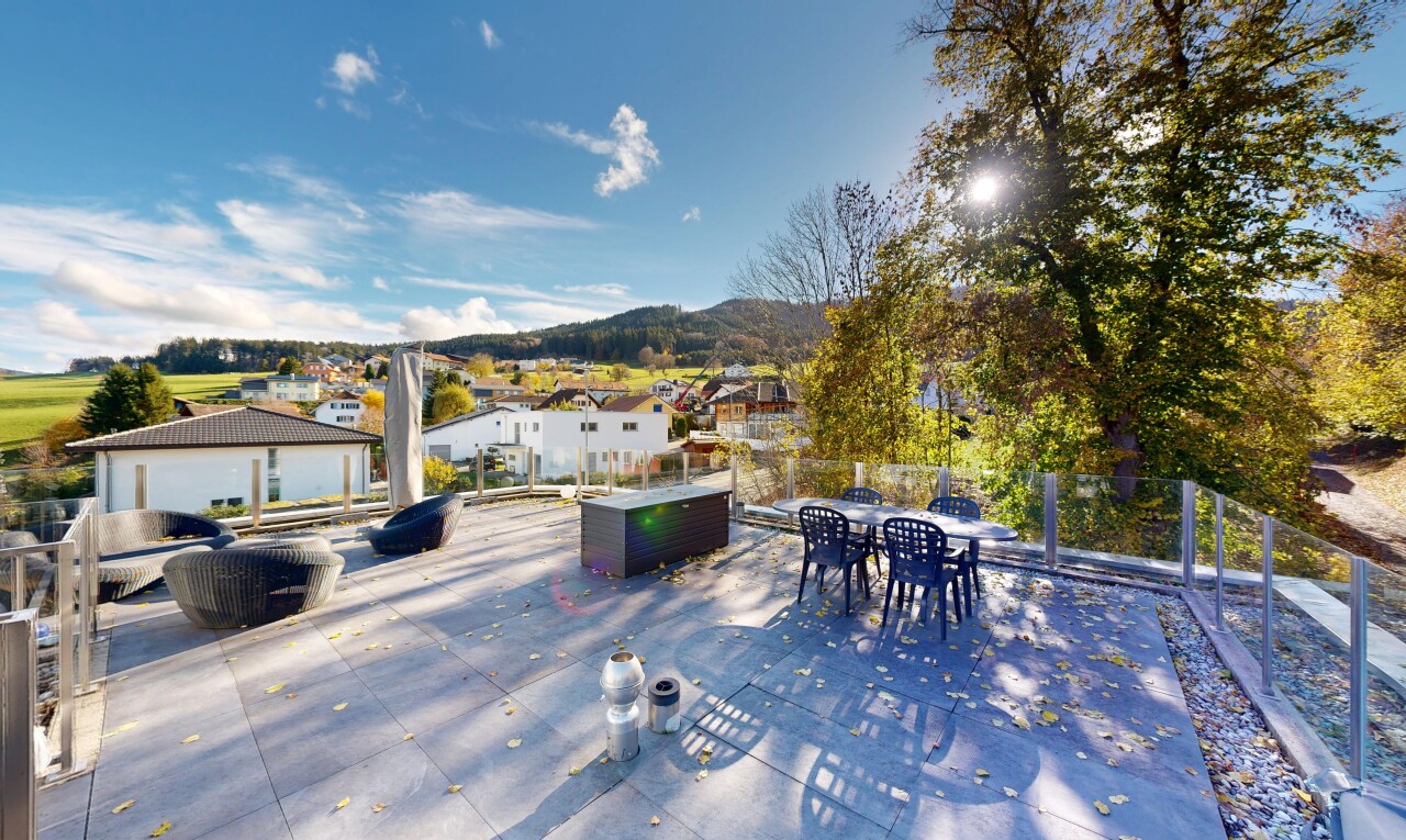 terrasse avec day time, coin repas extérieur, vue sur la montagne, mountain view, et from property