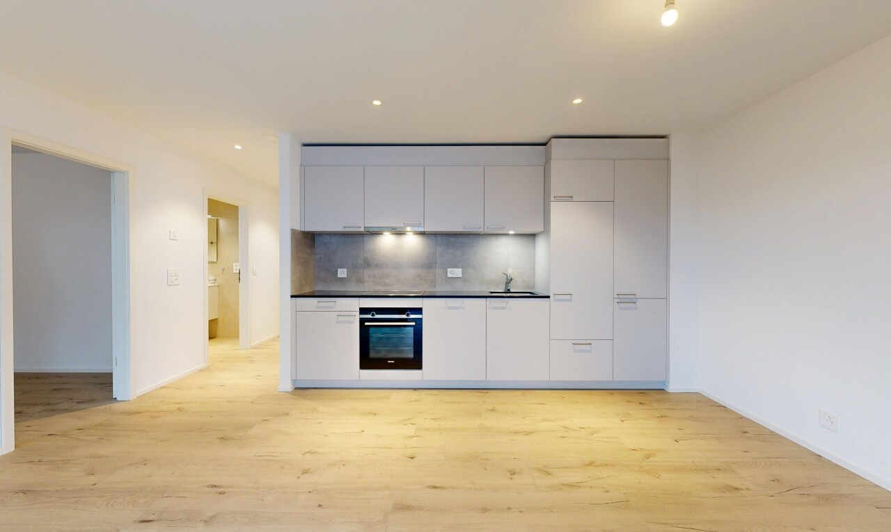 cuisine avec four, cloison sèche, drywall, armoires à panneau plat, et plans de travail