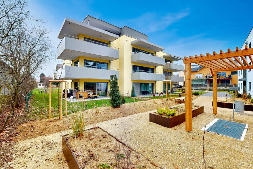 extérieur du bâtiment avec vue sur le complexe d'appartements, apartment complex view, from community, et day time