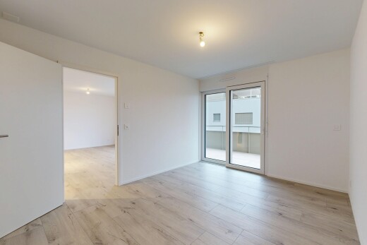 pièce vide avec cloison sèche, drywall, sol en finition bois, wood finish floor, et inside property