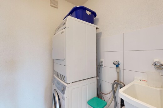 wäschekammer mit inside property, wäscherei, waschbecken, und waschturm