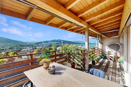 balkon mit essbereich im freien, day time, mountain view, blick auf die berge, und from property