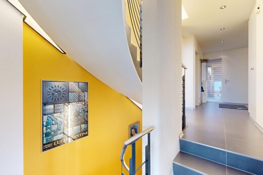 treppe mit gipskartonwand, drywall, inside property, fliesenboden, und tile floor