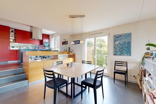 esszimmer mit natural light, natürliches licht, drywall, gipskartonwand, und inside property