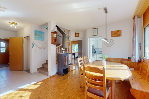 esszimmer mit natürliches licht, natural light, gipskartonwand, drywall, und inside property