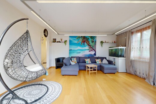 wohnzimmer mit holzfußboden, wood finish floor, inside property, gipskartonwand, und drywall