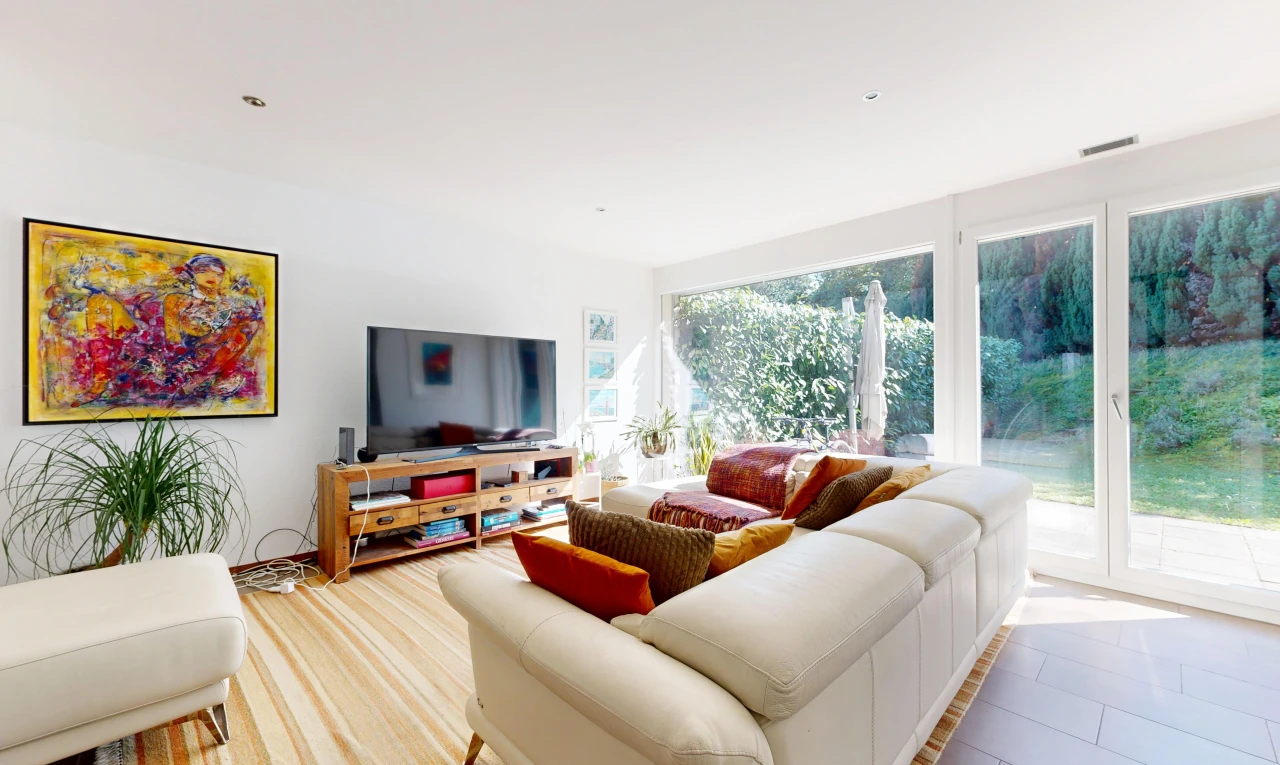 living area featuring access to exterior and recessed lighting
