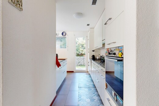 küche mit außenzugang, ofen, dark countertops, arbeitsplatten, und white cabinets