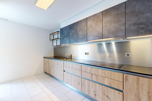 cuisine avec light floor, dark countertops, plans de travail, drywall, et cloison sèche