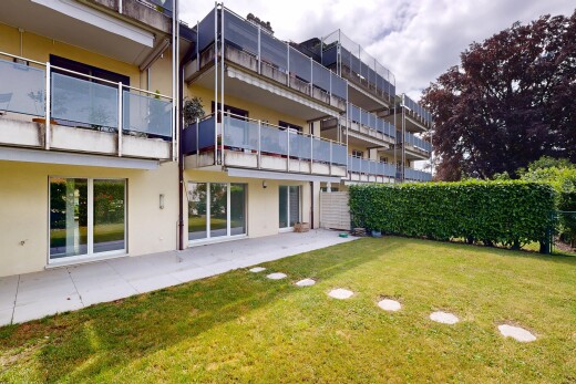 extérieur du bâtiment avec from community, vue sur le complexe d'appartements, et apartment complex view