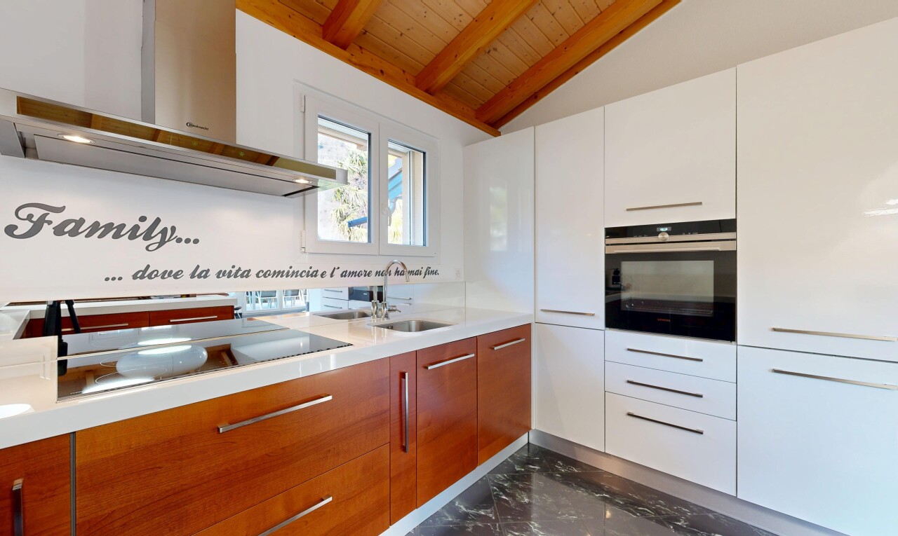 küche mit flat panel cabinets, schränke mit flachen paneelen, dunstabzugshaube, ofen, und white cabinets