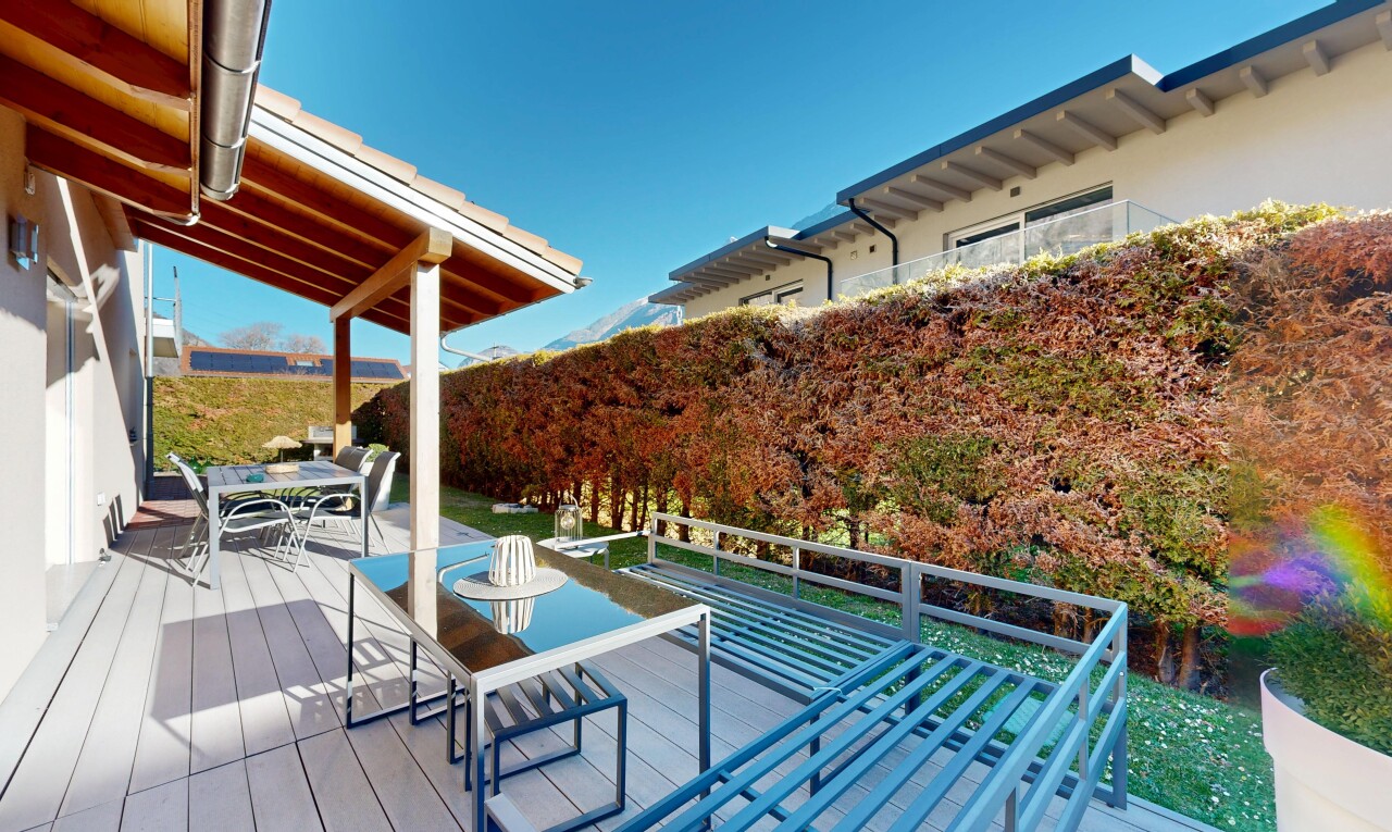 terrasse mit essbereich im freien, deck, und day time