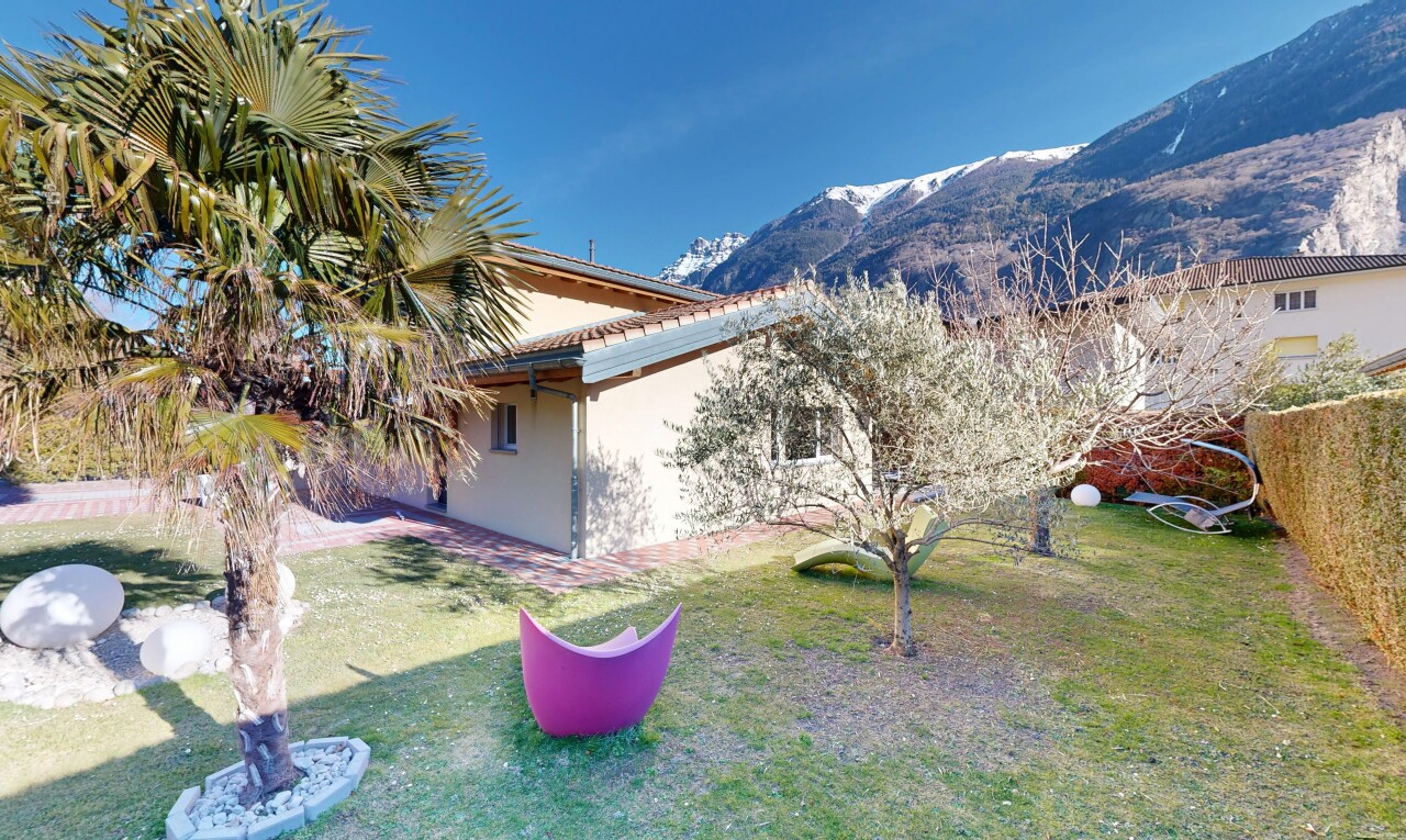 blick auf die berge mit property visible, blick auf die berge, mountain view, und day time