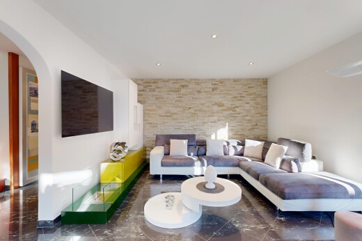 wohnzimmer mit gipskartonwand, drywall, fernseher, inside property, und einbauleuchten