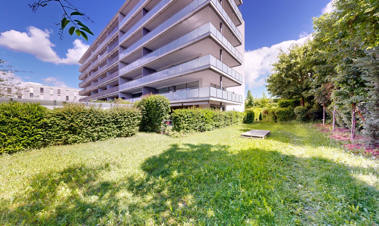 extérieur du bâtiment avec apartment complex view, vue sur le complexe d'appartements, from community, et day time
