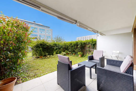 terrasse avec from property, clôture, day time, terrasse, et espace de vie extérieur