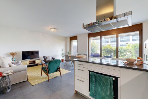 küche mit dunstabzugshaube, ofen, arbeitsplatten, dark countertops, und inside property
