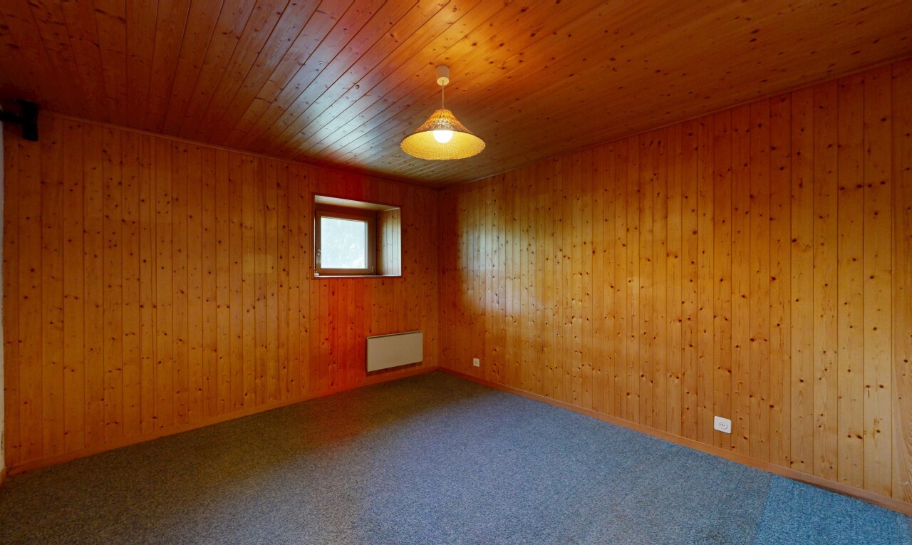 pièce vide avec lumière naturelle, natural light, inside property, moquette, et carpet