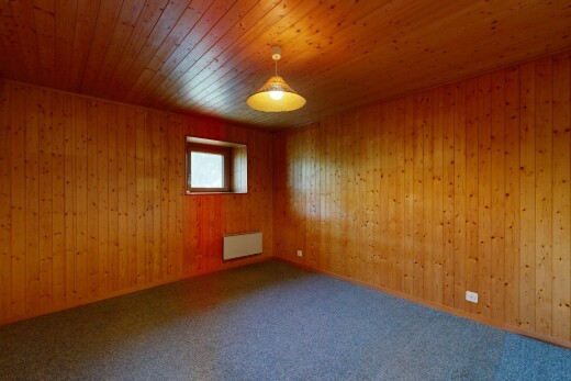 pièce vide avec lumière naturelle, natural light, inside property, moquette, et carpet