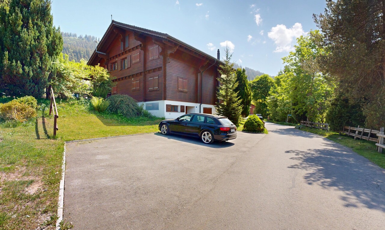 außenansicht mit day time, rasen, und parkplatz