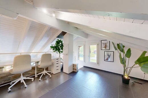 büro mit balkendecke, beamed ceiling, inside property, natürliches licht, und natural light
