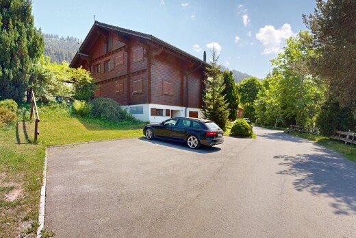 außenansicht mit day time, rasen, und parkplatz