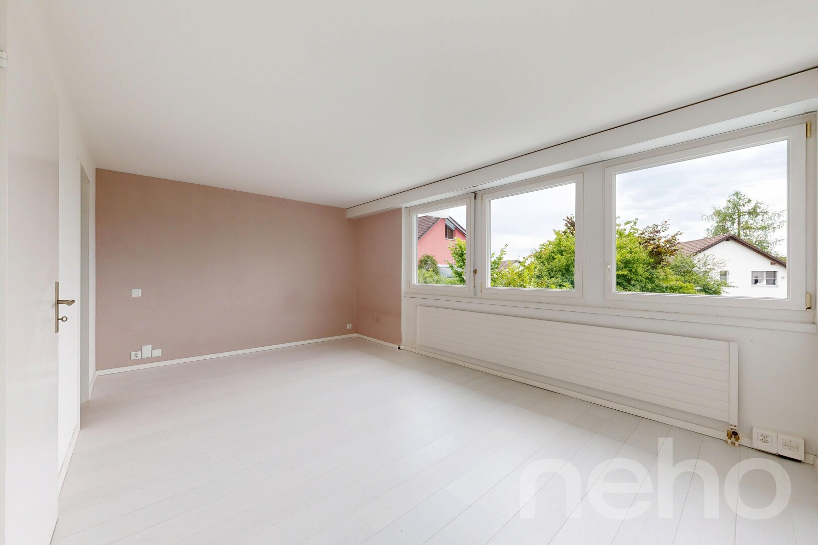 leerer raum mit natürliches licht, natural light, gipskartonwand, drywall, und inside property