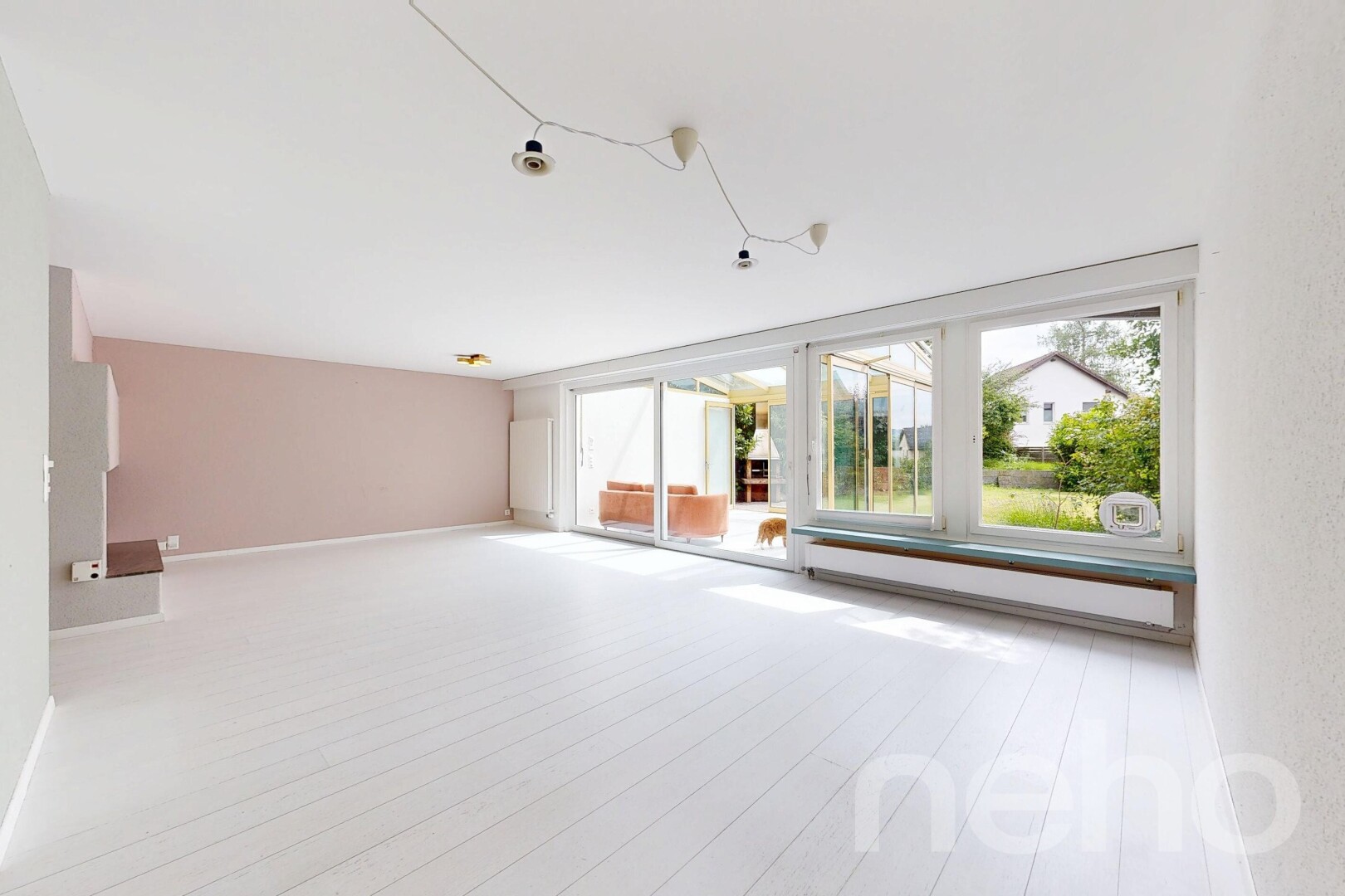 leerer raum mit natürliches licht, natural light, holzfußboden, wood finish floor, und inside property