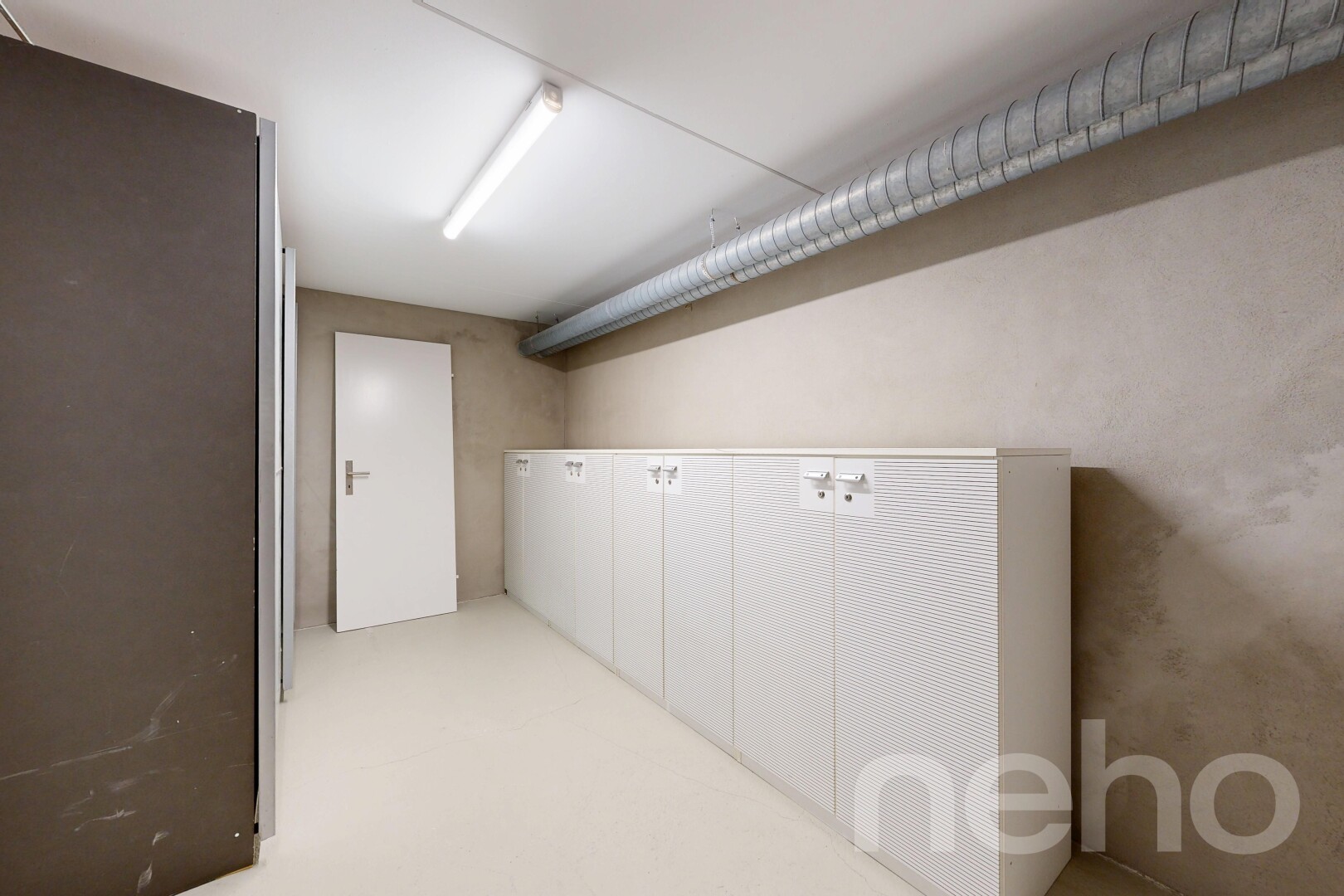 zimmer / schlafzimmer mit inside property, betonboden, concrete floor, und light floor