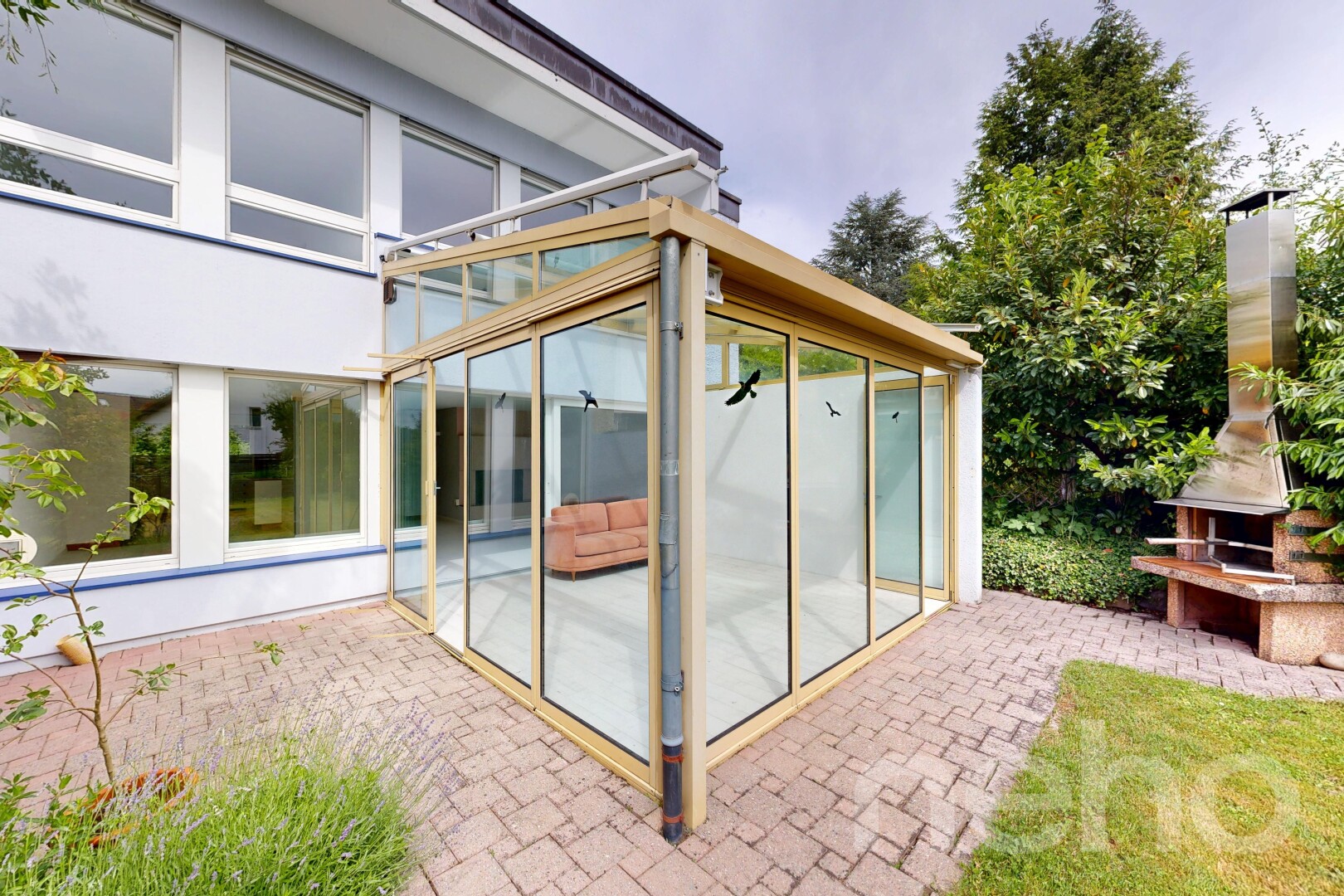 außenansicht mit glasverkleidung, wintergarten, from property, und terrasse
