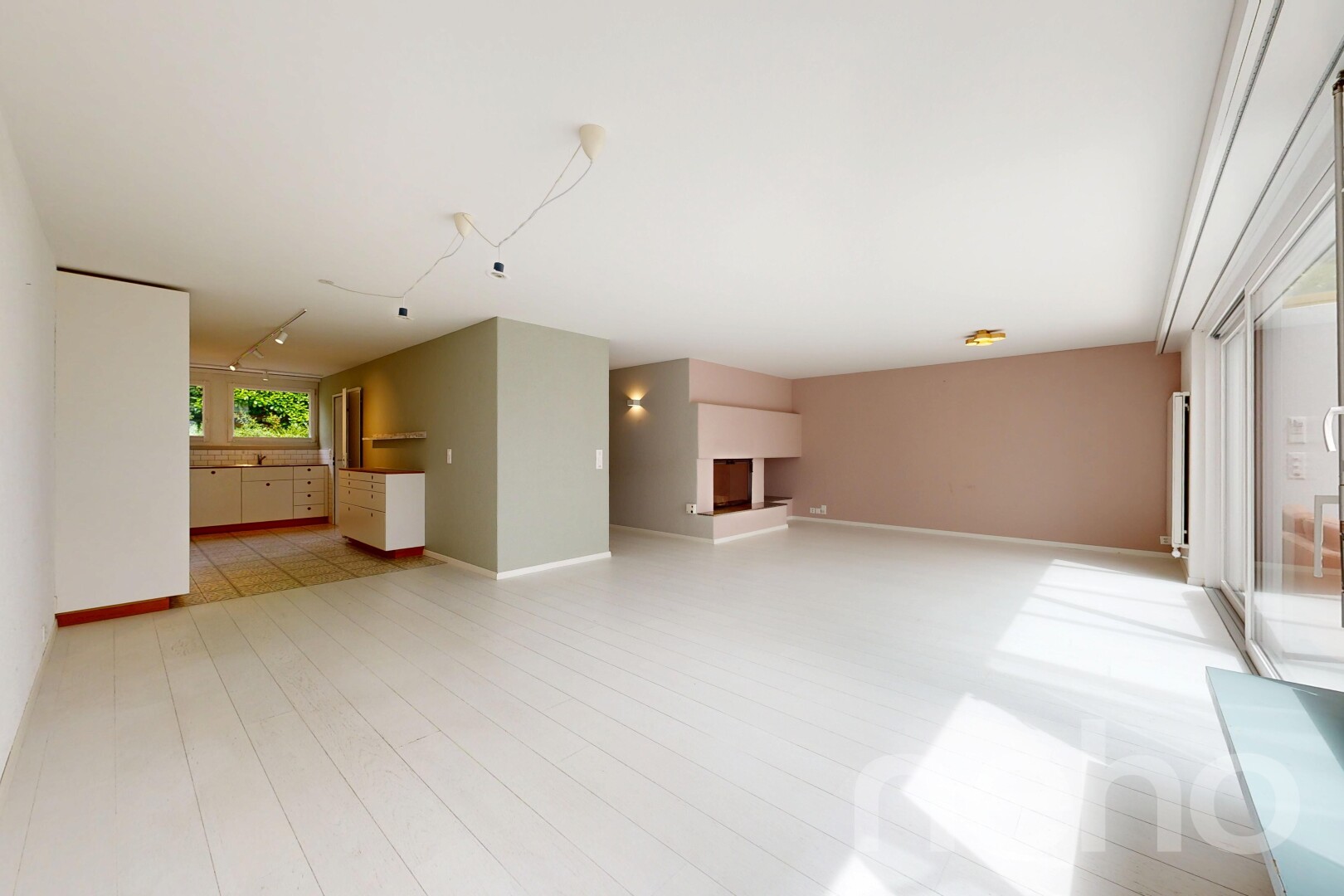 leerer raum mit holzfußboden, wood finish floor, inside property, light floor, und gipskartonwand