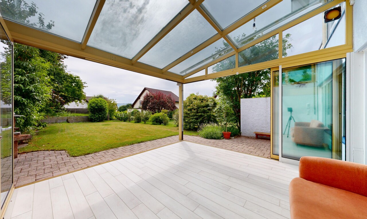 terrasse mit from property, rasen, terrasse, zaun, und overcast