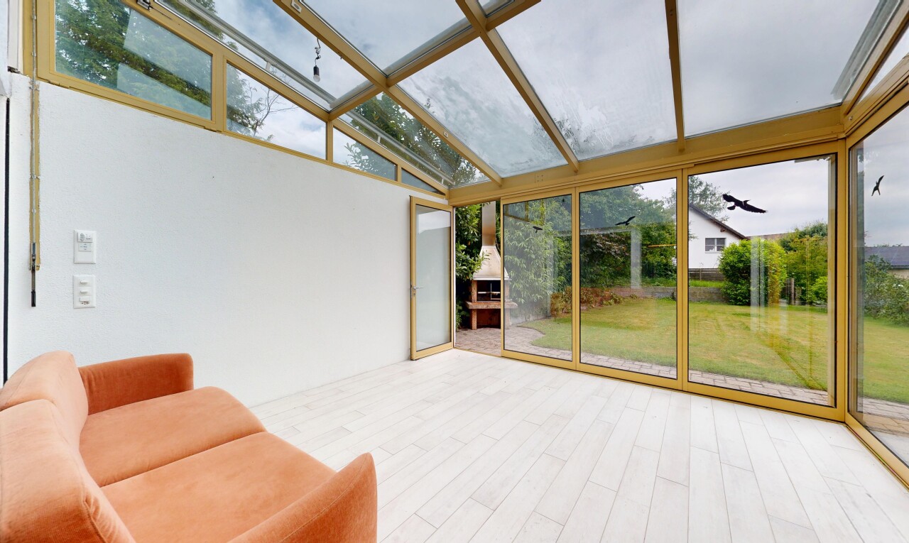wohnzimmer mit natürliches licht, natural light, dachschräge, vaulted ceiling, und wintergarten