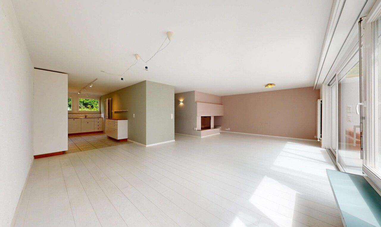 leerer raum mit holzfußboden, wood finish floor, inside property, light floor, und gipskartonwand