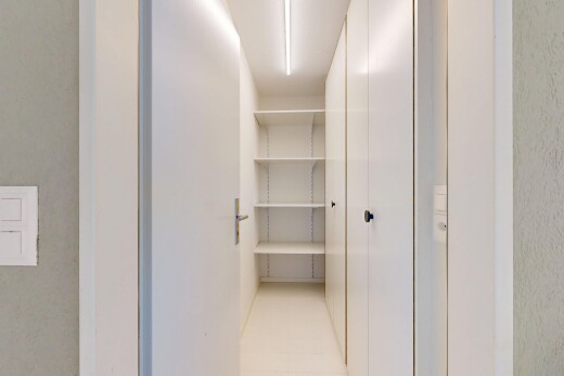 halle / korridor mit inside property und light floor