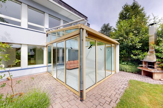 außenansicht mit glasverkleidung, wintergarten, from property, und terrasse