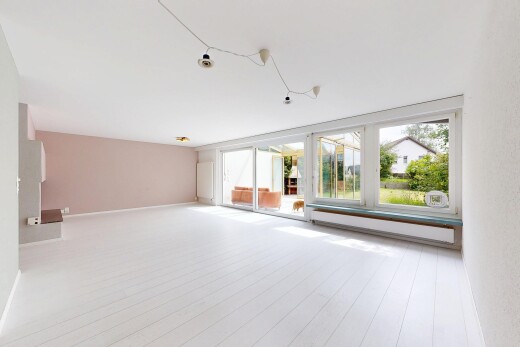 leerer raum mit natürliches licht, natural light, holzfußboden, wood finish floor, und inside property