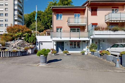 extérieur du bâtiment avec day time, apartment complex view, vue sur le complexe d'appartements, et property visible
