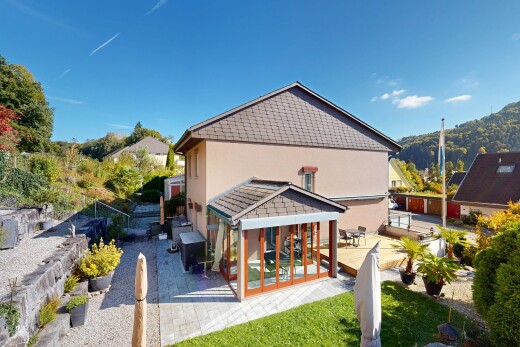 façade avec bardage en bardeaux, terrasse, day time, property visible, et bardage en stuc