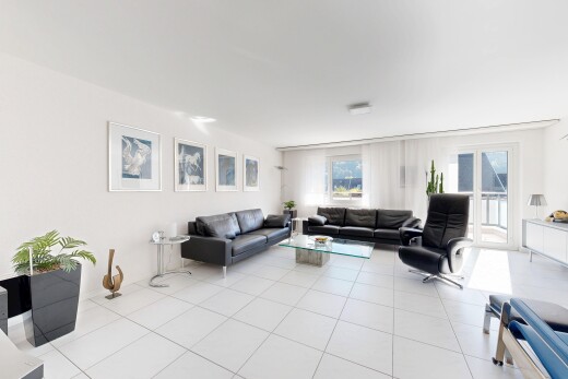 salon avec natural light, lumière naturelle, drywall, cloison sèche, et inside property