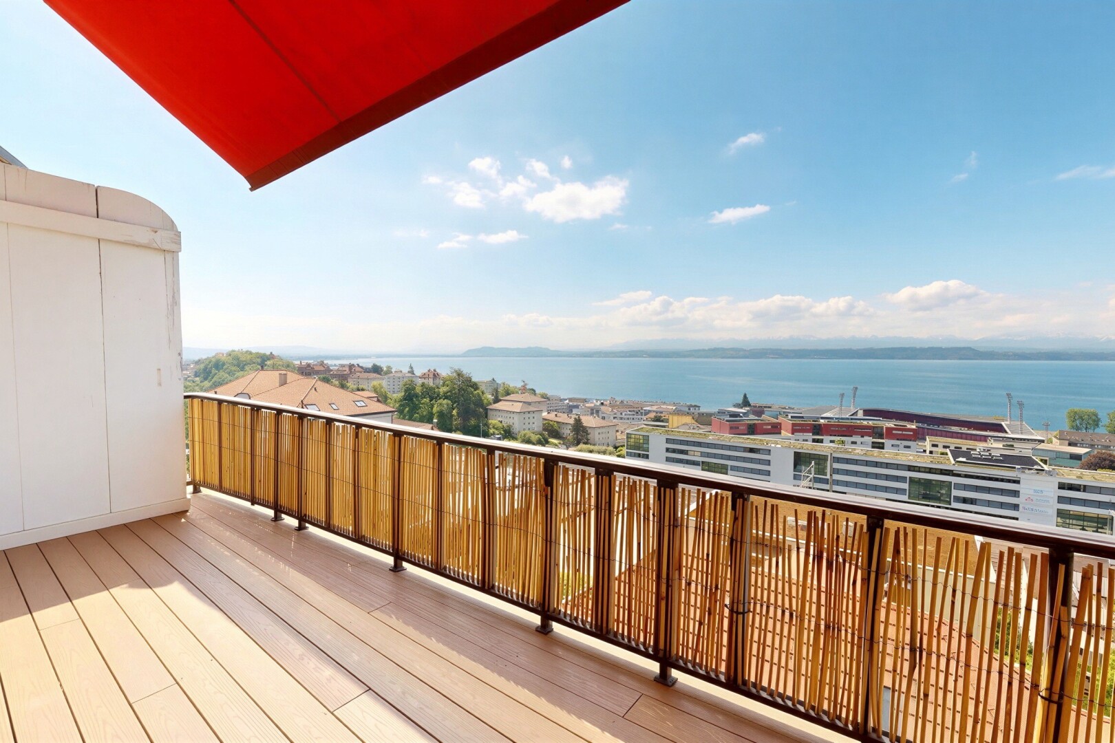 balcon avec from property, balcon, et overcast