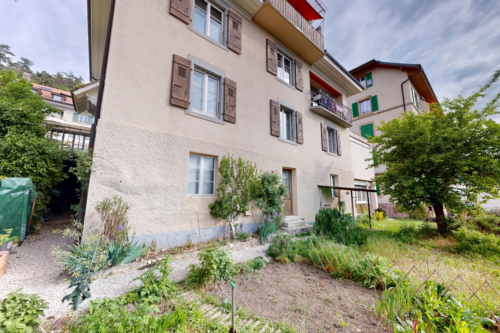 extérieur du bâtiment avec vue sur le complexe d'appartements, apartment complex view, et from community