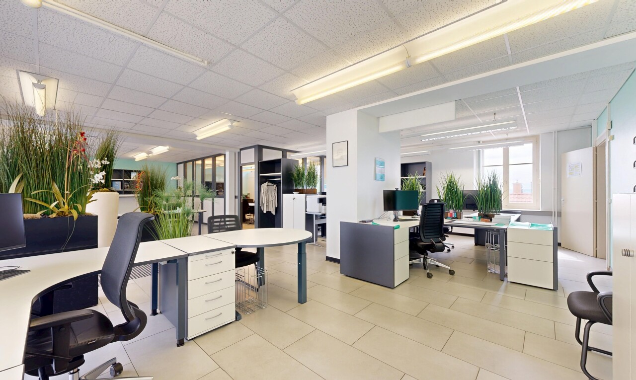 bureau avec espace bureau, inside community, lumière naturelle, natural light, et drop ceiling