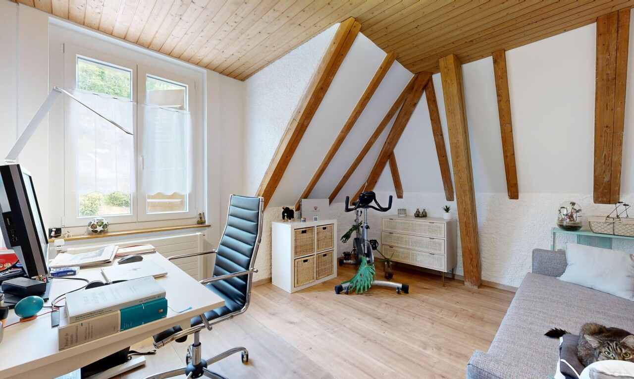 bureau avec lumière naturelle, natural light, inside property, espace bureau, et plafond en bois